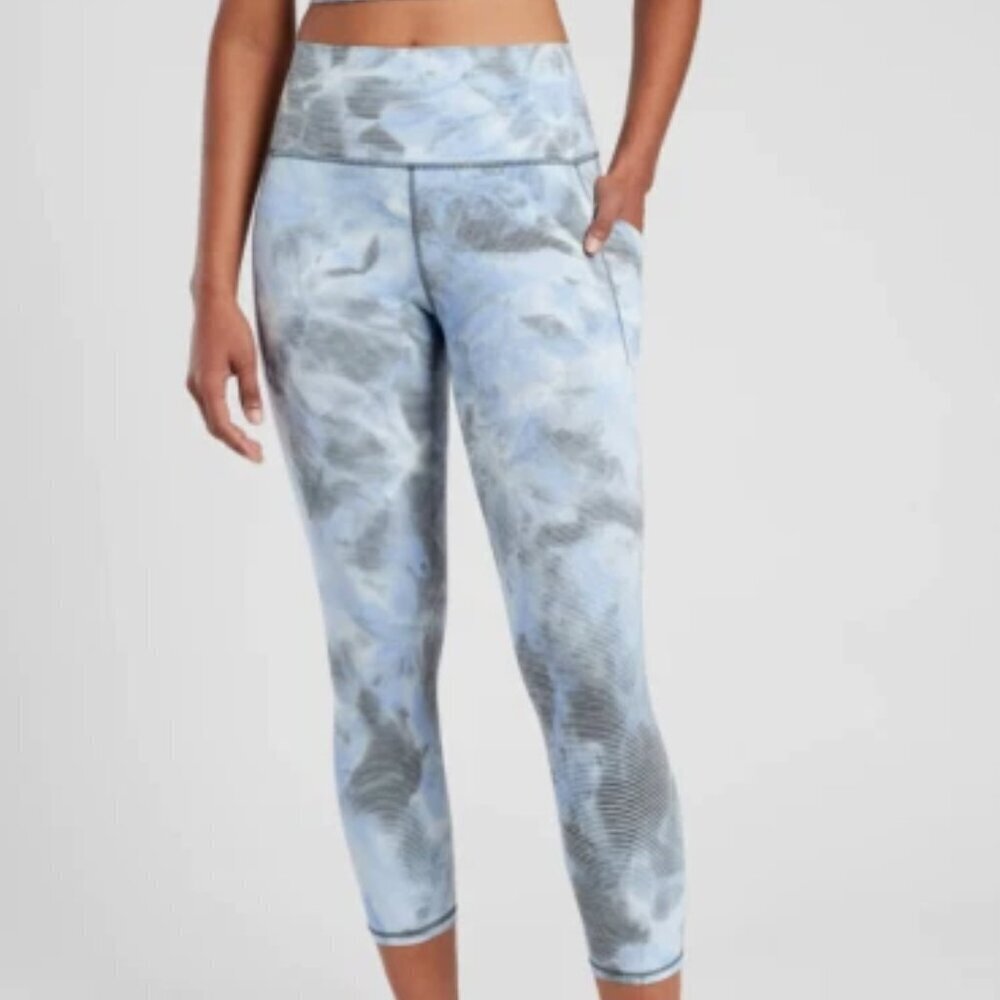 ATHLETA Salutation Stash Pocket II Textured Capri Size Medium